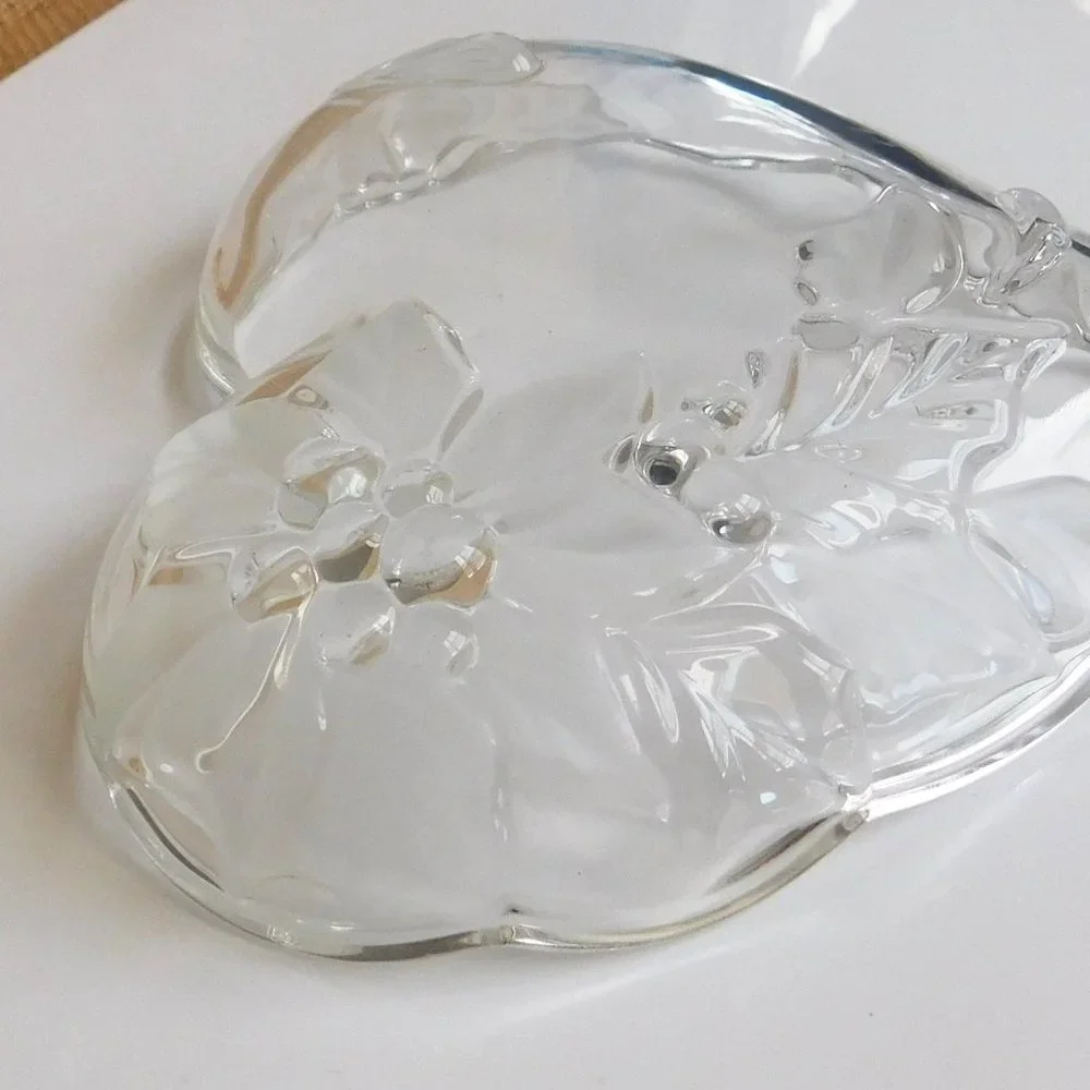 Mikasa Frosted  Heart Shape Dish Trinket  Bowl  Poinsettia 5×6 